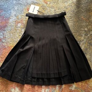 SHUSHU/TONG
asymmetric bow-embellished pleated skirt